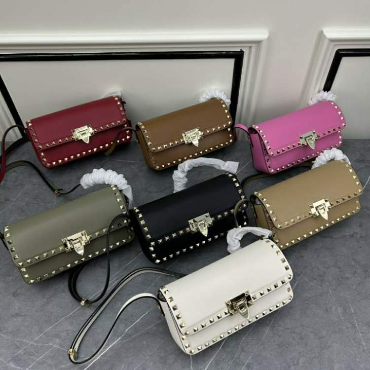 Picture of Valentino Handbags _SKUfw152739700fw